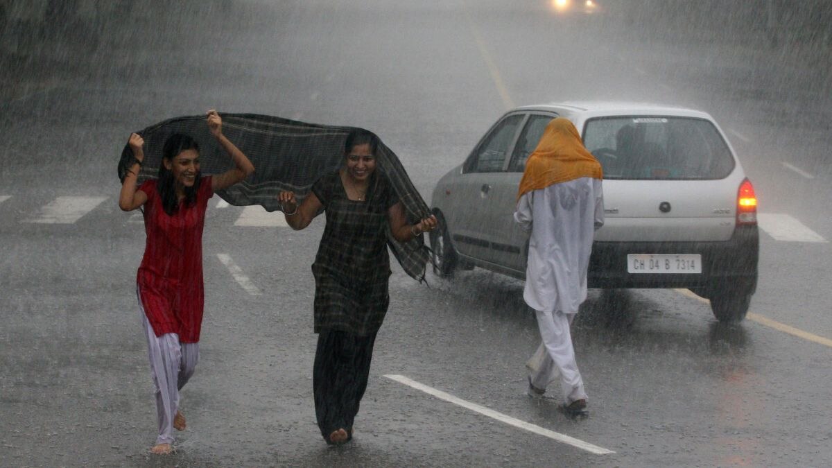 IMDâs extended-range forecast shows below-normal rainfall over most of India in the week of April 9 to 15, with a sharp rise in temperatures beginning from the weekend. (Photo: Reuters)