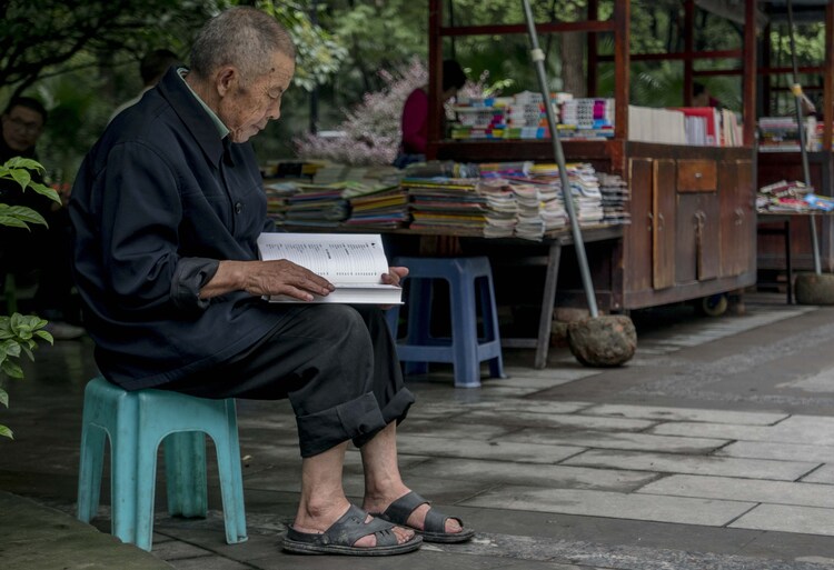 China retirees studying abroad, senior education trend China, ageing population China education, overseas study seniors China, lifelong learning China