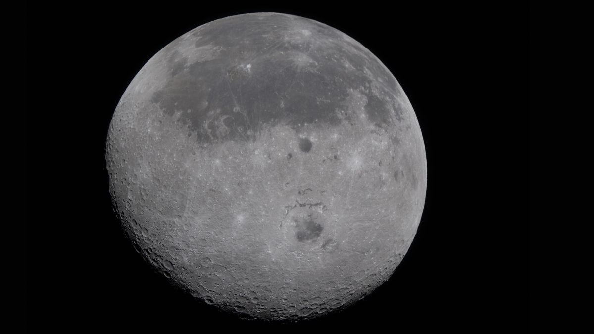 A close-up view of the Moon from the Orion spacecraft. (Photo: Nasa)