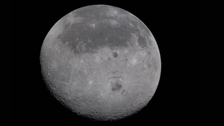 A close-up view of the Moon from the Orion spacecraft. (Photo: Nasa)