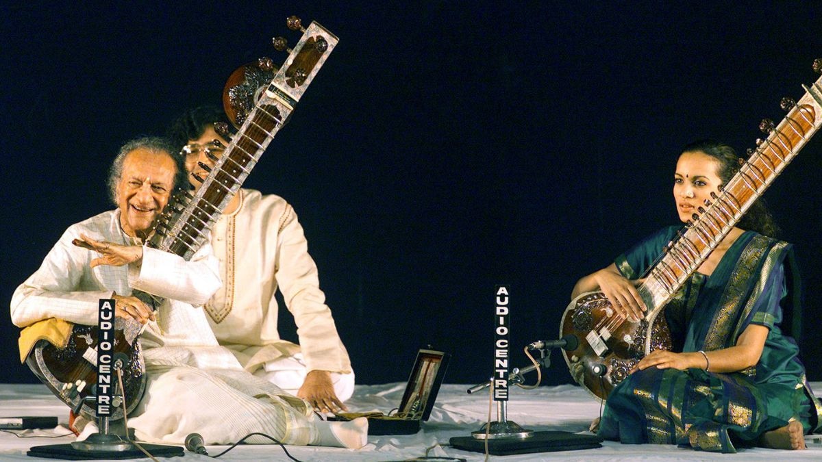 Indian sitar maestro Pandit Ravi Shankar performs with his daughter sitar player Anoushka Shankar. (Photo: Reuters)