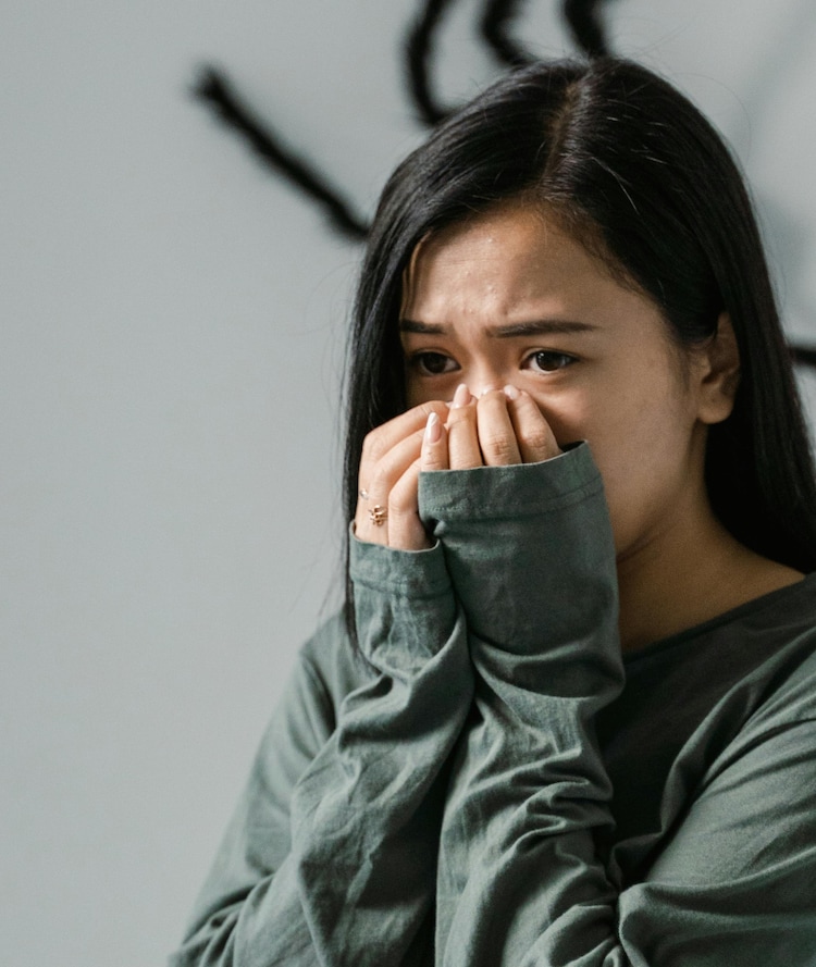 Sudden changes in thoughts, fear, confusion, or withdrawal can be early signs to watch out for | Photo: Pexels/Mart Production