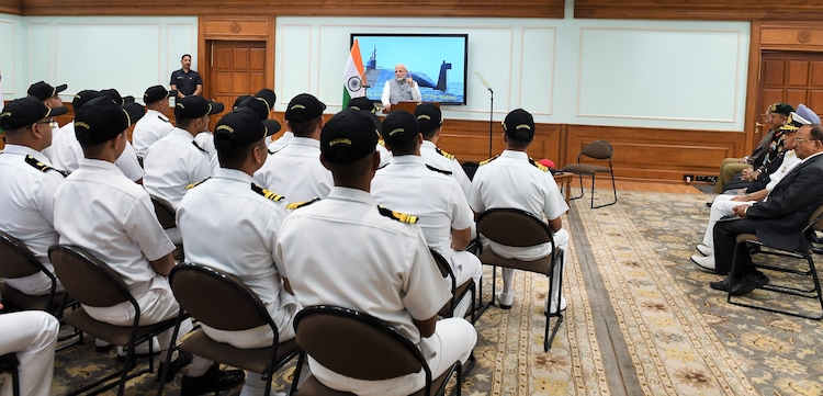 PM Modi INS Arihant crew photo