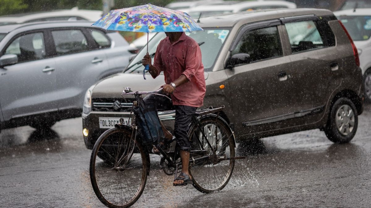 IMD has issued an orange alert for Delhi as a narrow storm system pushes in from West UP, with eastern NCR, Noida and Faridabad most at risk between 8 PM and 9:00 PM tonight. (Photo: Reuters)
