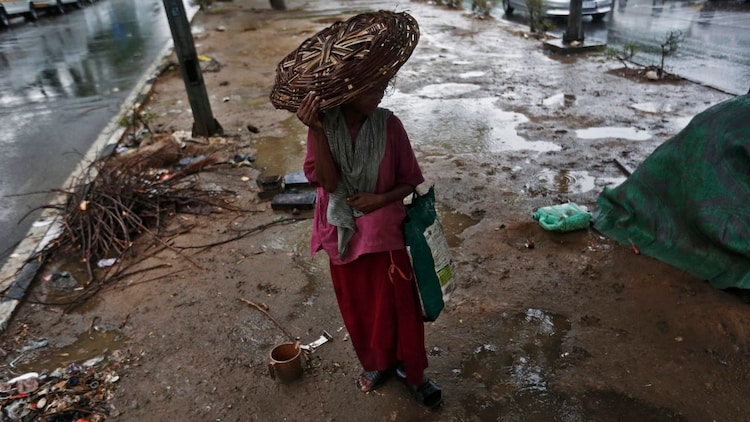 Dark storm clouds gather over Delhi NCR as a powerful Western Disturbance approaches from the west, set to drag temperatures from 35 degrees Celsius down to as low as 21 degrees between April 7 and 10. (Photo: Reuters)