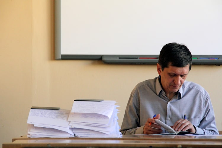 CBSE three-language mandate, Sanskrit as third language, private schools India, language policy India, foreign languages in CBSE, school staffing shortages, school timetable changes, multilingual education, parent concerns education