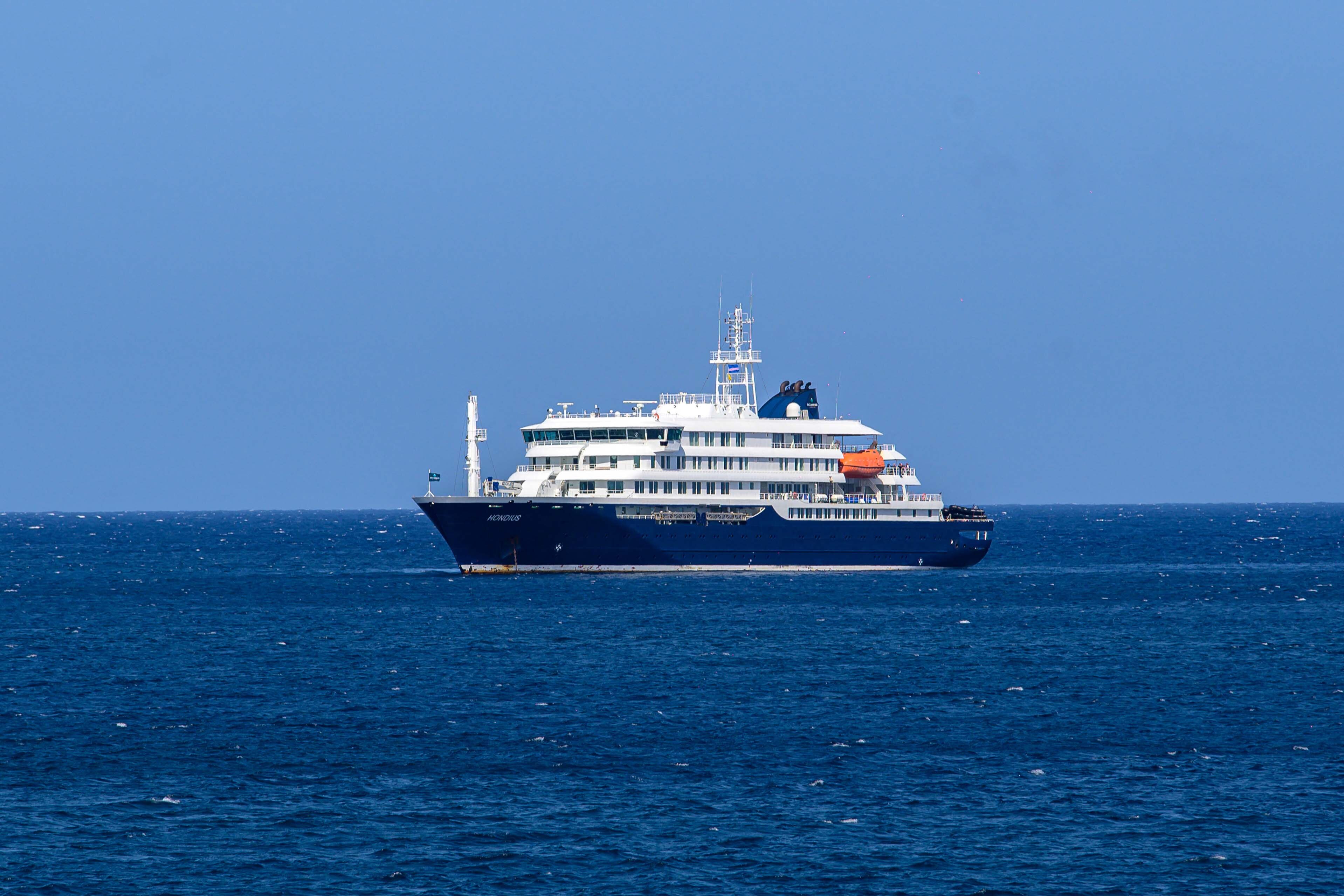 Cruise ship with hantavirus outbreak