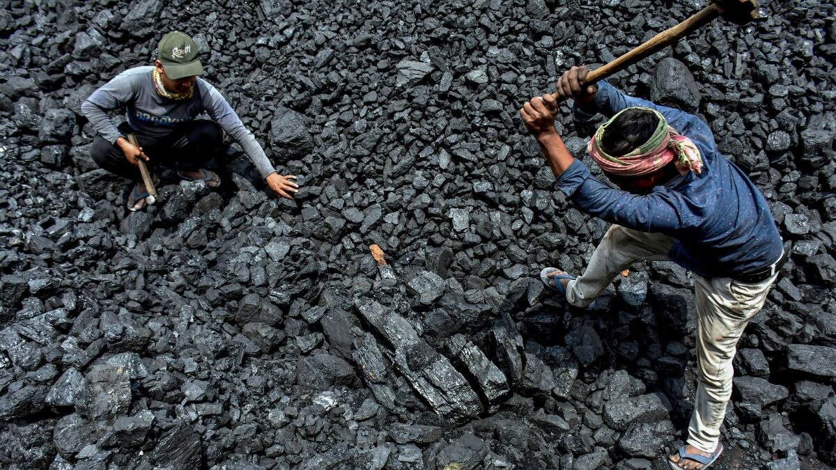 Coal miners working in a coal field. (Photo: PTI)