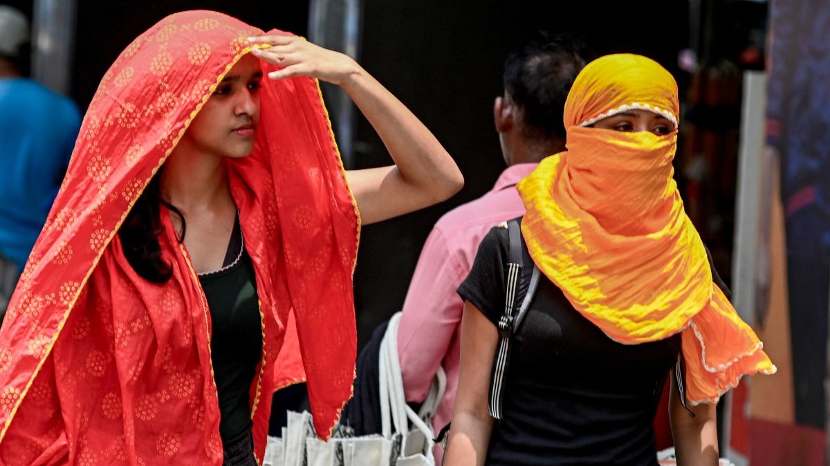 A scorched street in Delhi under hazy skies as the capital braces for another day of heatwave conditions, with temperatures expected to touch 45 degrees Celsius on May 23. (Photo: PTI)