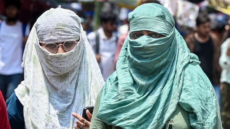 Delhi roads are hitting 65°C but your weather app says 42°C. (Photo: PTI)