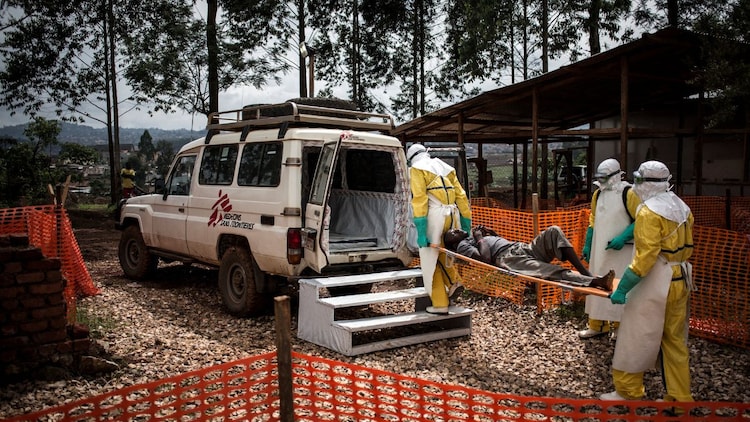 Health workers move a patient to a hospital after he was cleared of having Ebola in Butembo, Democratic Republic of the Congo. (Photo: AFP)