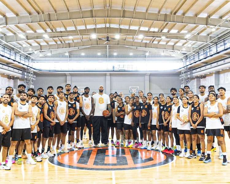 DeMarcus Cousins with players from the India Basketball League. (Image: X/NBA India)