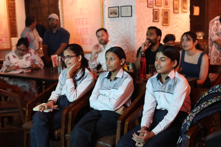 The wonderfully miscellaneous crowd at Pint of Science 2026, Delhi. Students sat beside retired engineers. People who came for the drinks found themselves leaning forward when the science started. Nobody left early. (Photo: Radifah Kabir/India Today)