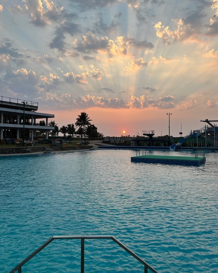 Breach Candy Club Pool Undivided India