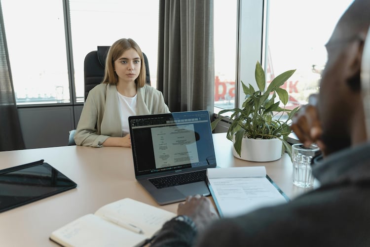 Young employees choose to move fast