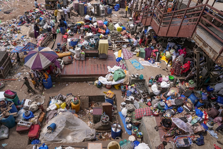 Garib Nagar slum dwellers' belongings Mumbai Bandra East