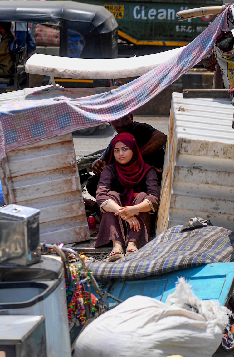 Distress Mumbai Garib Nagar slum Bandra East Dharavi