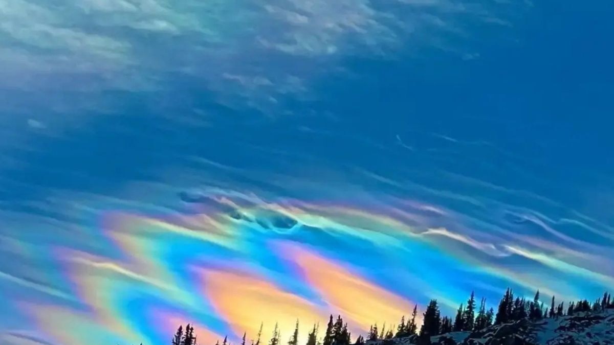 A smooth pileus cap cloud formed over a thunderstorm providing the perfect conditions for iridescence. (Photo: X/@accuweather)