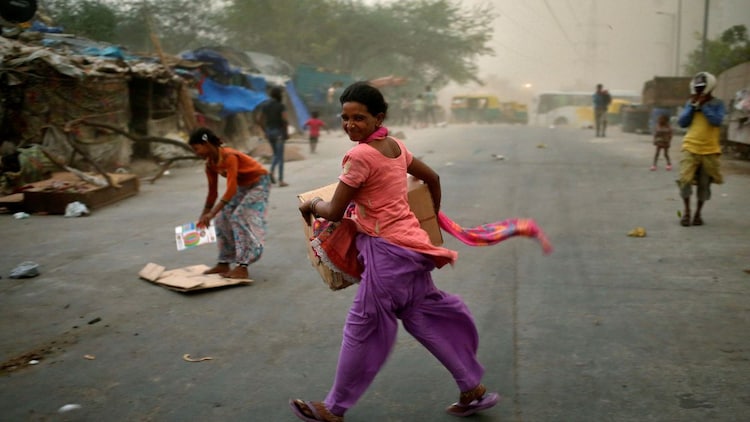 A dust storm sweeps across north India as a fresh Western Disturbance approaches the region, set to bring brief spells of rain and thundershowers between May 11 and 13. (Photo: Reuters)