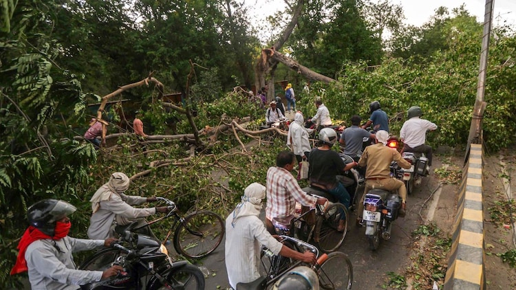 The Indo-Gangetic Plain in May is a perfect storm incubator: parched land, loose topsoil, temperatures above 40 degrees Celsius, and a deeply unstable atmosphere, weeks before the monsoon brings relief. (Photo: PTI)