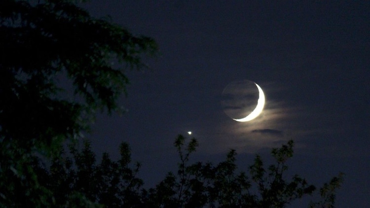 On the evening of May 18, a crescent Moon will appear beside Venus in the western sky just after sunset, making for one of the most beautiful sights of the month. (Photo: Nasa)