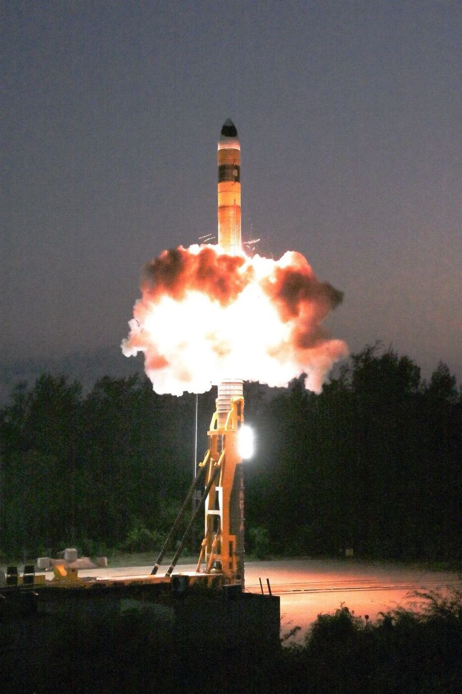 India's advanced Agni missile lifts off from Dr APJ Abdul Kalam Island, Chandipur, Odisha, on May 8, 2026, in a successful flight trial confirmed by the Ministry of Defence. (Photo: X/@DefenceMinIndia)