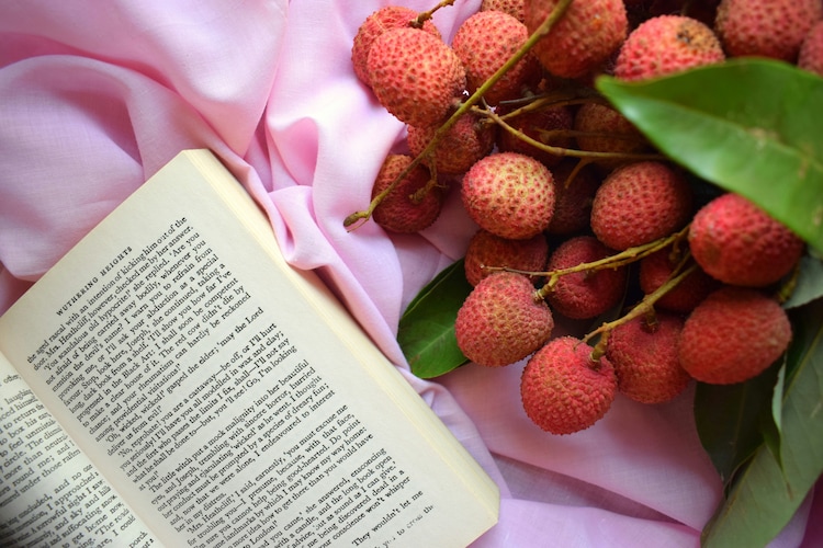 Unseasonal weather patterns disrupt the vital litchi flowering cycle. (Photo: Unsplash)