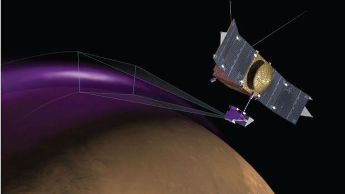 Proton auroras at Mars paint the night sky in ways unseen on Earth, occurring across the entire planet instead of just the poles. (Photo: Nasa)