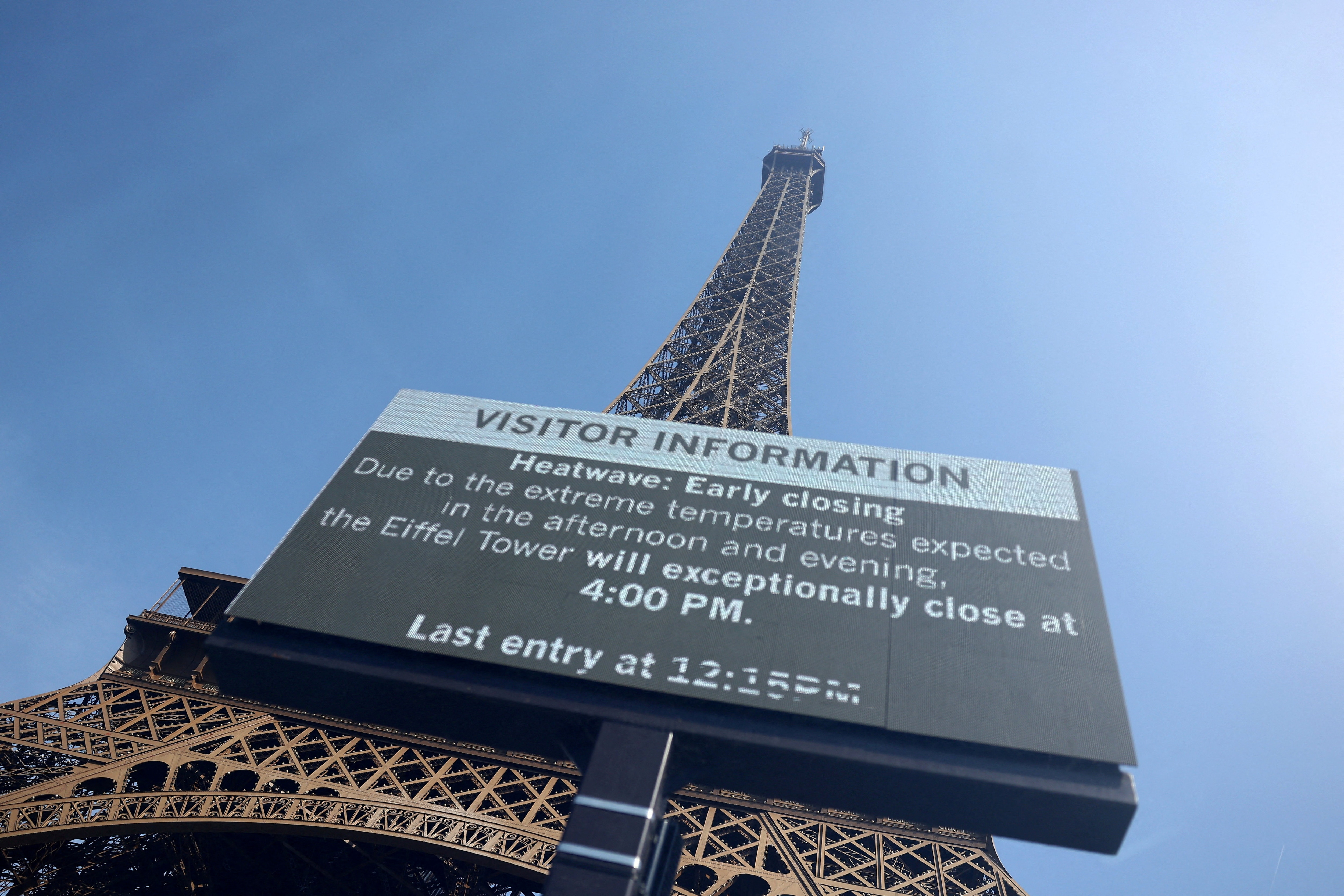 View of a giant screen announcing the early closure of Eiffel Tower due to the heatwave. 