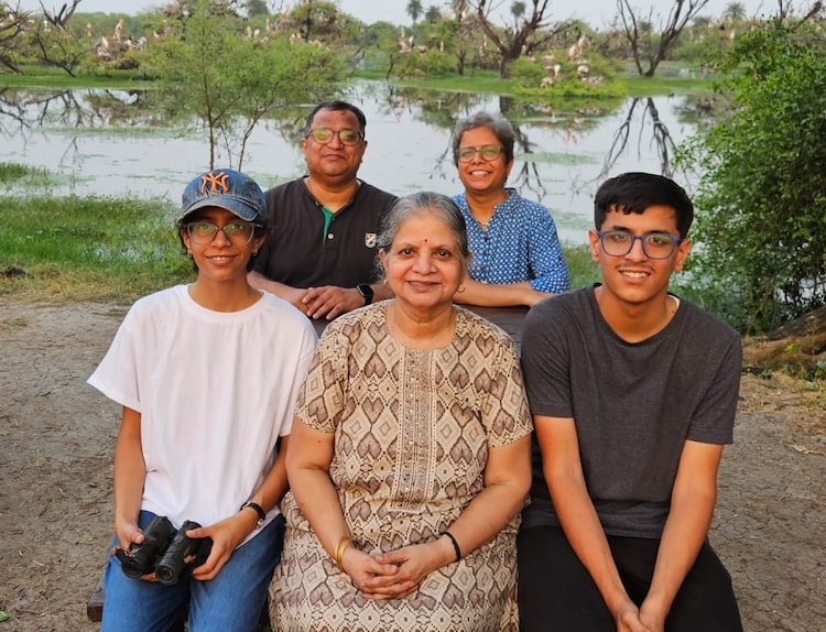 JEE Advanced 2026 girl topper, Aarohi Deshpande AIR 77, female topper JEE Advanced, Aarohi Deshpande success story, JEE preparation tips, Kota coaching, JEE Advanced results 2026