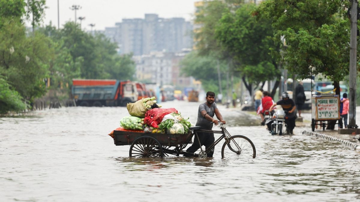 Delhi commuters may catch scattered showers this evening ahead of a wider spell from July 21. (Photo: PTI)