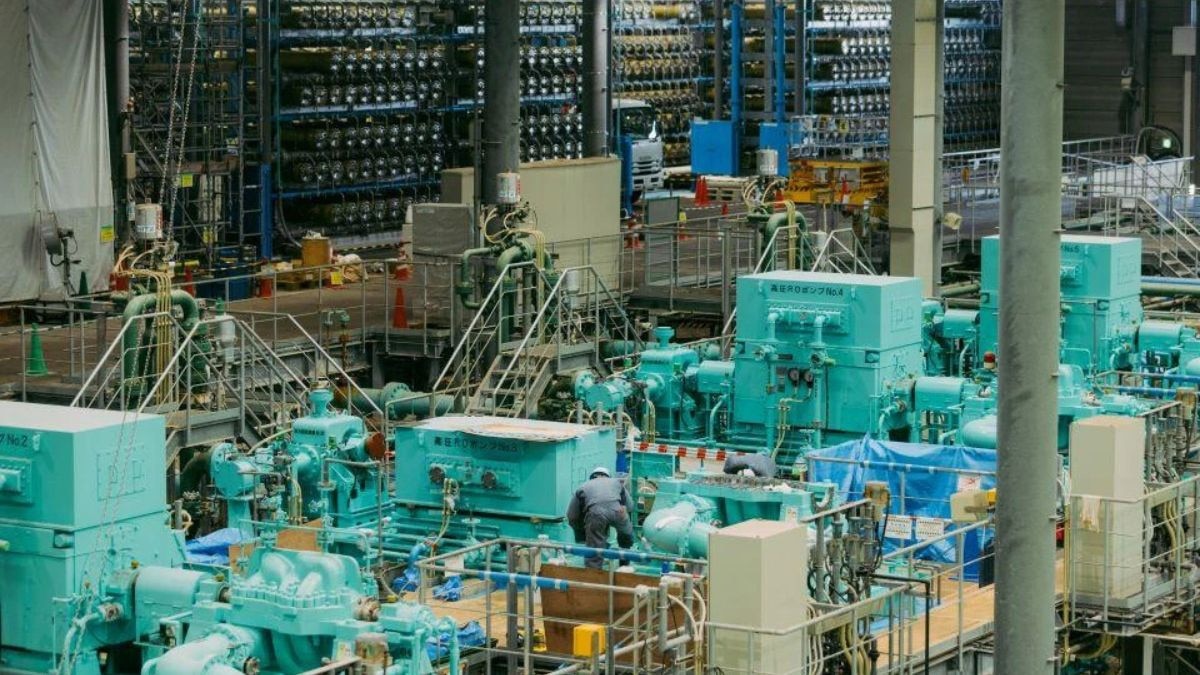 Japan has started generating electricity by mixing leftover saltwater from a desalination plant with treated sewage water. The Fukuoka facility runs day and night, unlike solar or wind. (Photo: PTI)