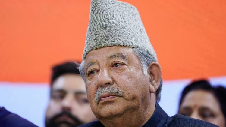 शिक्षा मंत्री का इस्तीफा, शिक्षा मंत्री, शिक्षा संबंधी समस्याएं, शिक्षा विवाद, परीक्षा घोटाला, साहित्यिक चोरी, वैश्विक शिक्षा समाचार, शिक्षा मंत्री विवाद, धर्मेंद्र प्रधान, जिलियन कीगन, पीरजादा मोहम्मद सईद