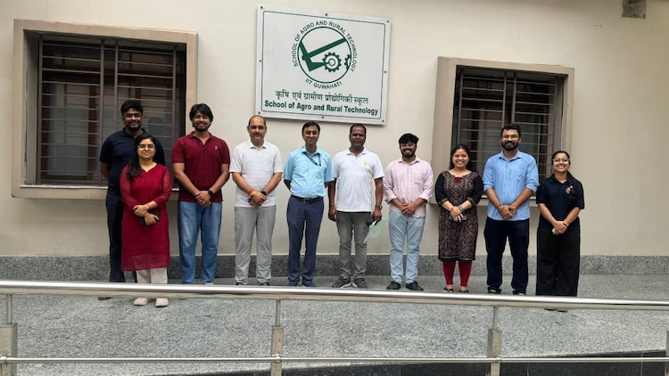 Das with DRDO team at the institute