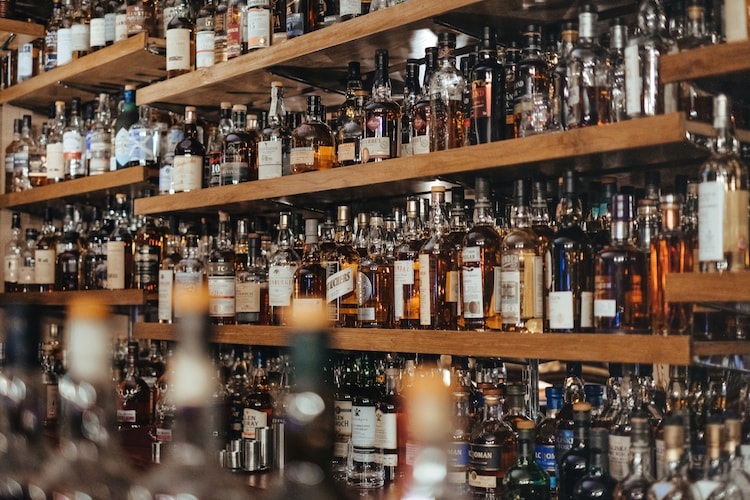 Vodka is built to carry almost no congeners, while whisky, rum and cask-aged brandy can carry hundreds of times more. (Photo: Unsplash)