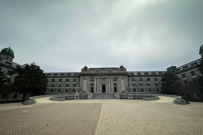 Bancroft Hall, US Naval Academy, largest college dorm, Naval Academy dorm, Annapolis, midshipmen, college dormitories, USNA, college campus, student housing