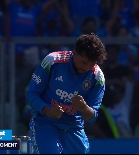 Kuldeep draws first blood for India. (ScreenGrab: JioHotstar)