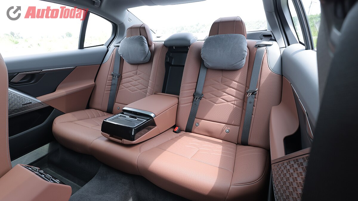 BMW i5 LWB