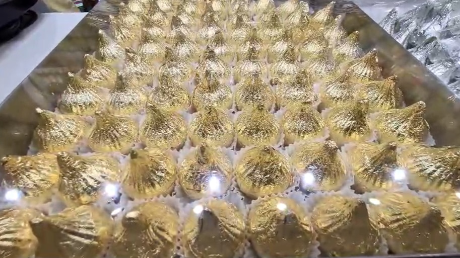 Gold modak