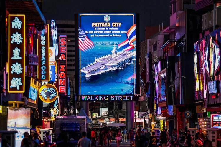 An LED display was set up in Walking Street welcoming USS Abraham Lincoln crew to Pattaya. (Image: Reuters)