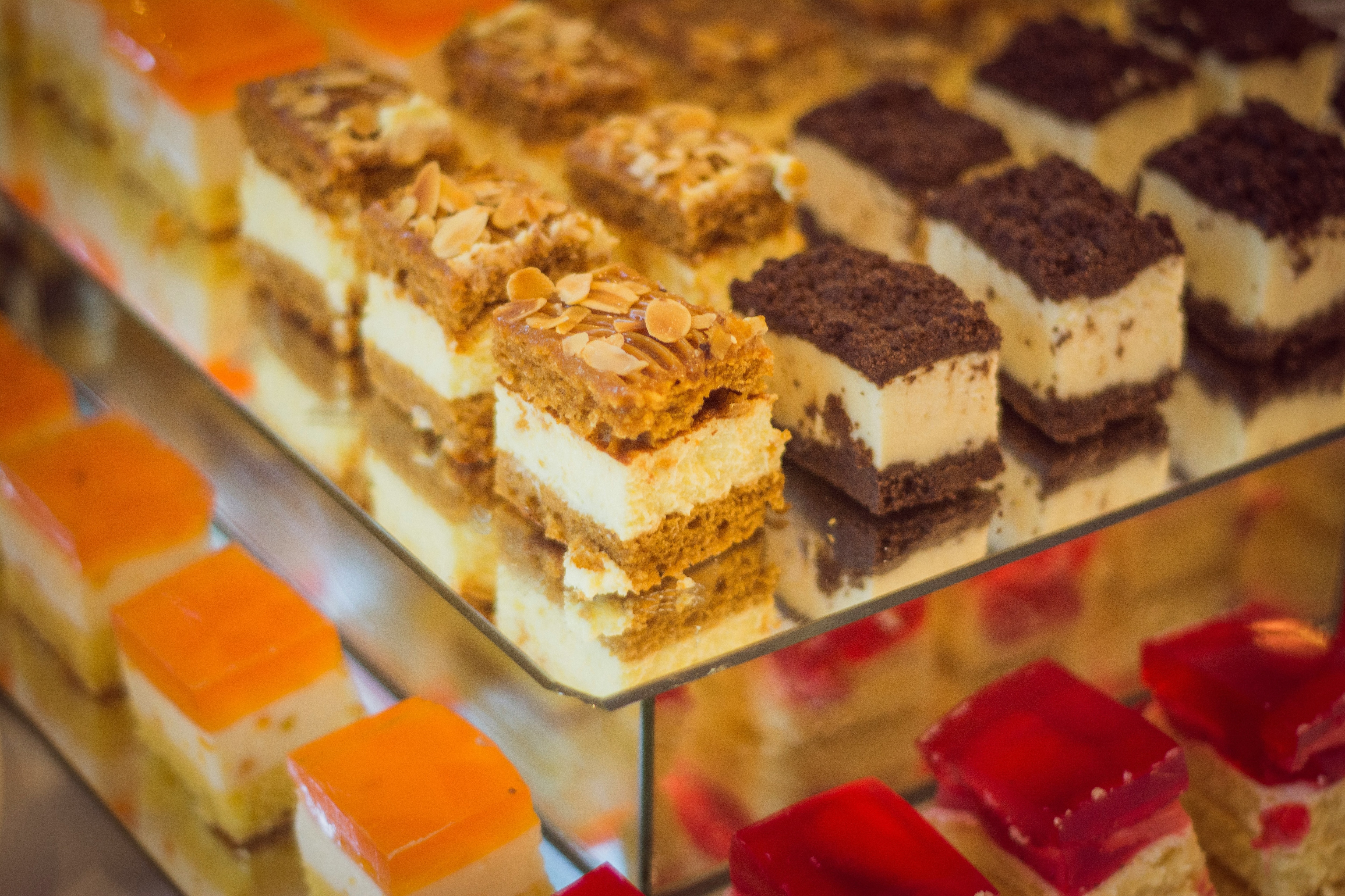 Sugar, fat and refined flour, layered for maximum pleasure: the bliss point is not a metaphor but a formulation choice. (Photo: Unsplash)