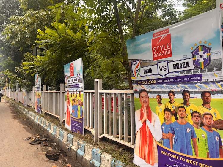 Scenes outside the Salt Lake stadium on matchday -1. (Photo: Debodinna Chakrakborty)