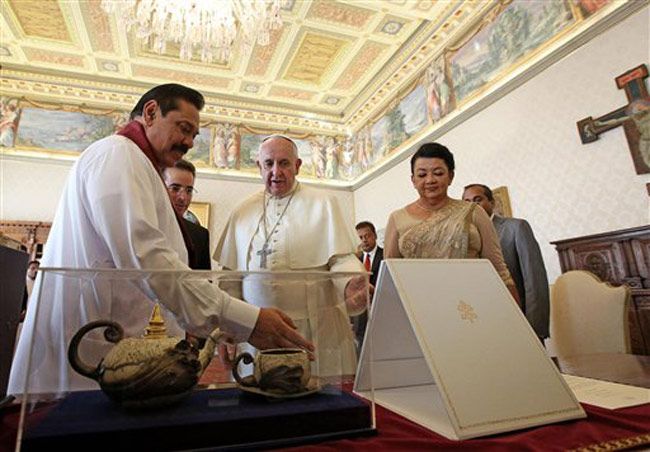 Sri Lankan President Mahinda Rajapaksa meets with Pope Francis | IndiaToday