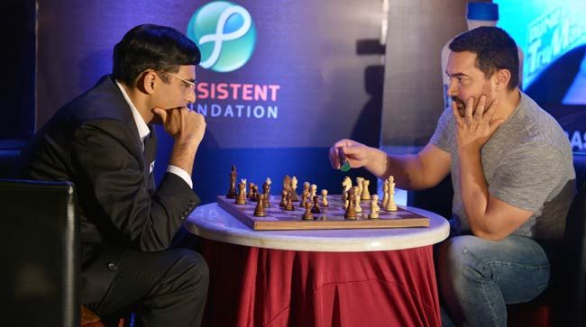 Checkmate: Aamir Khan plays chess with Viswanathan Anand | IndiaToday