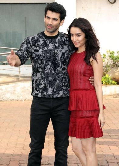 Aditya Roy Kapur Shraddha Kapoor Promote Ok Jaanu On Singing Reality Show Dil Hai Hindustani Indiatoday
