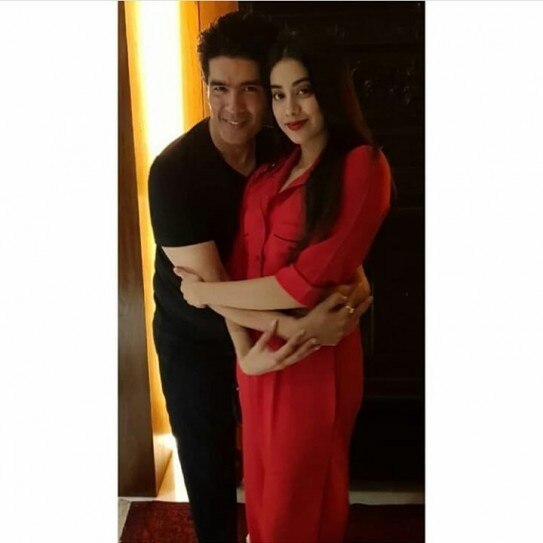 Janhvi Kapoor stuns in Rs 1 lakh red outfit at party. See ... - 543 x 543 jpeg 28kB