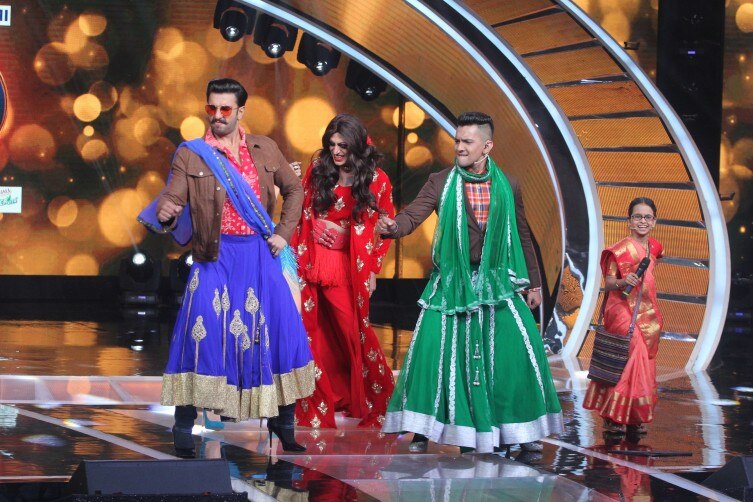 Ranveer Singh dancing in ghagra on Sa Re Ga Ma Pa will make you LOL