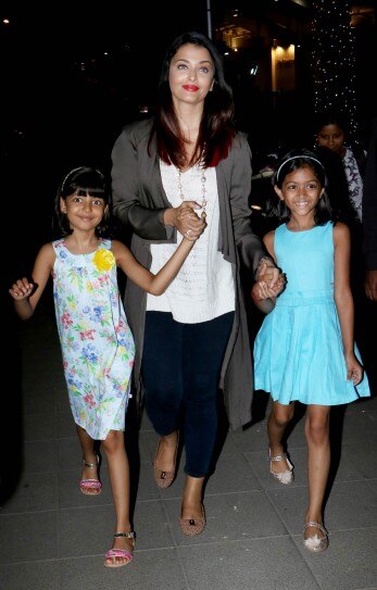 Aishwarya And Aaradhya Bachchan Step Out For Dinner Date With Abhishek And Jaya Bachchan See Pics Indiatoday Aaradhya bachchan performed at her school's annual event and the bachchan family came in full force to support the little one. aishwarya and aaradhya bachchan step