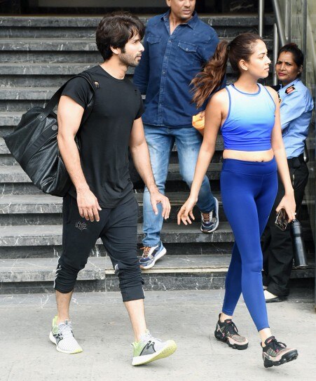 Mira Rajput Flaunts Washboard Abs In Crop Top And Yoga Pants At Gym With Shahid Kapoor Indiatoday