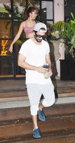 Mira Rajput Flaunts Enviable Figure In Sports Bra And Yoga Pants At Gym With Shahid Kapoor See Pics Indiatoday